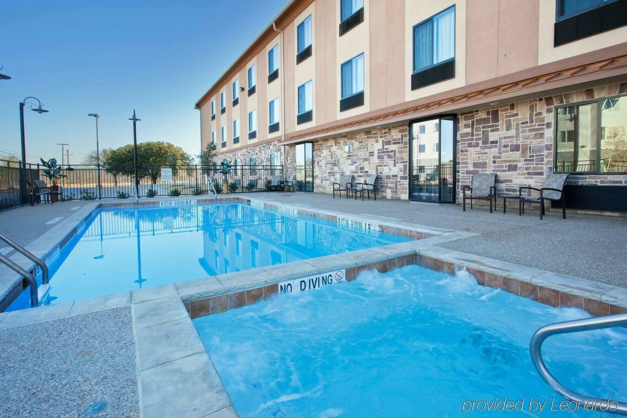 Red Lion Inn & Suites Mineral Wells Exteriér fotografie